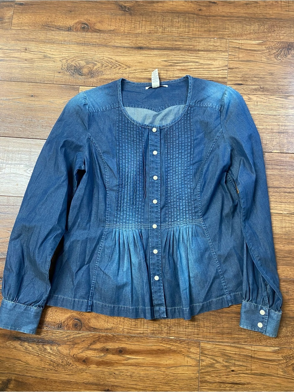 Lucky Brand Women's Blue Chambray Denim pleated Pearl Snap Button Up Medium Top